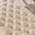 Pouf de rangement Juliana de la marque eprolo, ottoman en tissu avec espace de stockage, vue en gros plan.