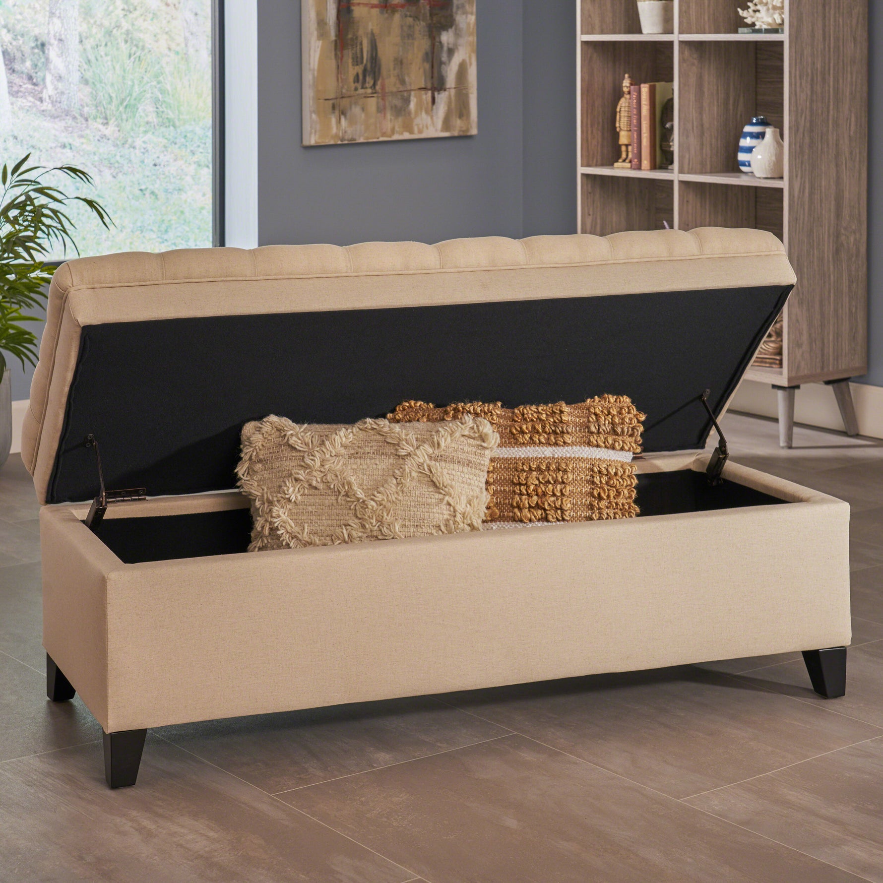 Pouf de rangement Juliana eprolo en tissu gris clair, ottoman pratique pour le rangement et la décoration intérieure.