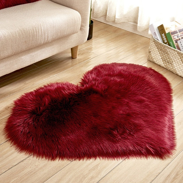 Tapis en laine artificielle cœur d'amour de marque eprolo, tapis moelleux et fluffy pour salon ou chambre.