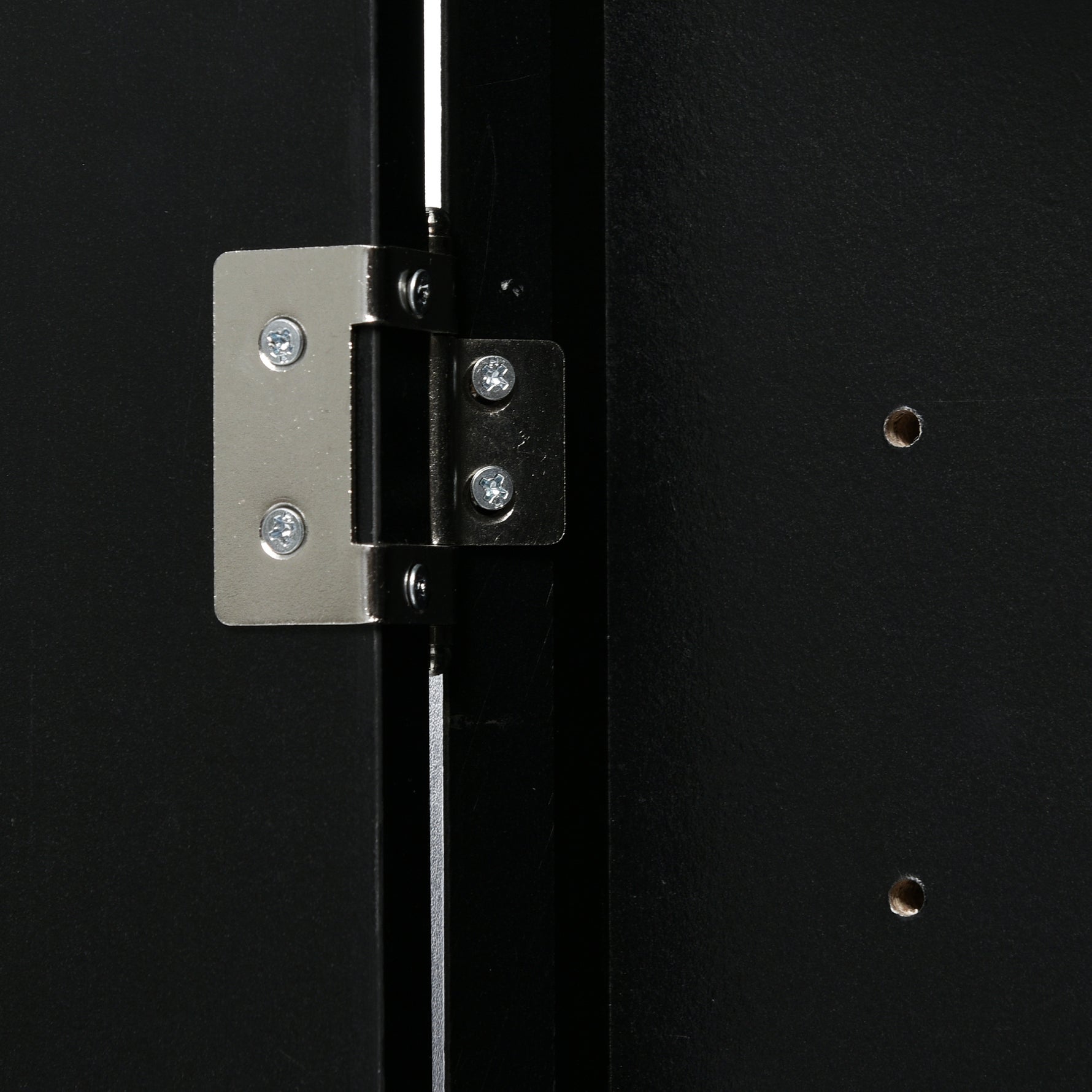 Armoire de rangement pour salle de bain noire en forme de triangle avec étagères ajustables, meuble autoportant pour cuisine ou salle de bain.