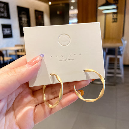 Ins Simple And Small Women's Fashion Sense Temperament Pearl Earrings