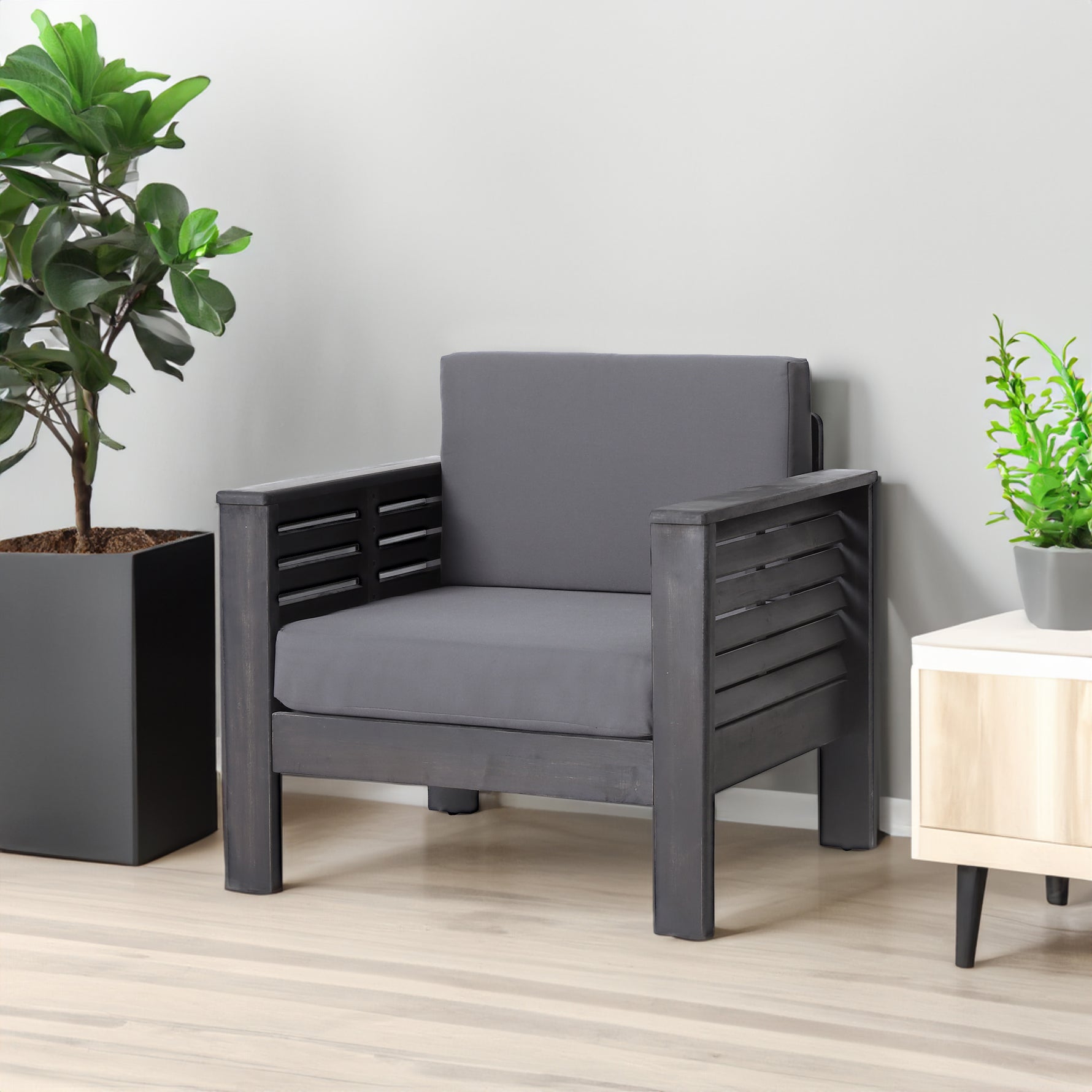 Table extérieure en acacia, bois naturel, par eprolo, montrant la texture et la finition du bois pour mobilier d'extérieur.