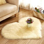Tapis en laine artificielle cœur d'amour, doux et pelucheux, parfait pour salon ou chambre, tapis moelleux et fluffy.