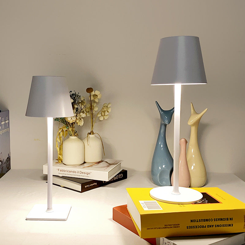 Lampe de bureau en métal eprolo LED américain et nordique, lampe de table créative avec port USB et protection des yeux