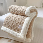 Couverture double couche polar eprolo pour automne et hiver, douceur et chaleur visibles dans l'image.