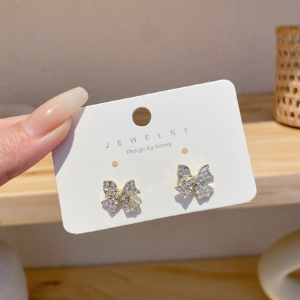 Ins Simple And Small Women's Fashion Sense Temperament Pearl Earrings