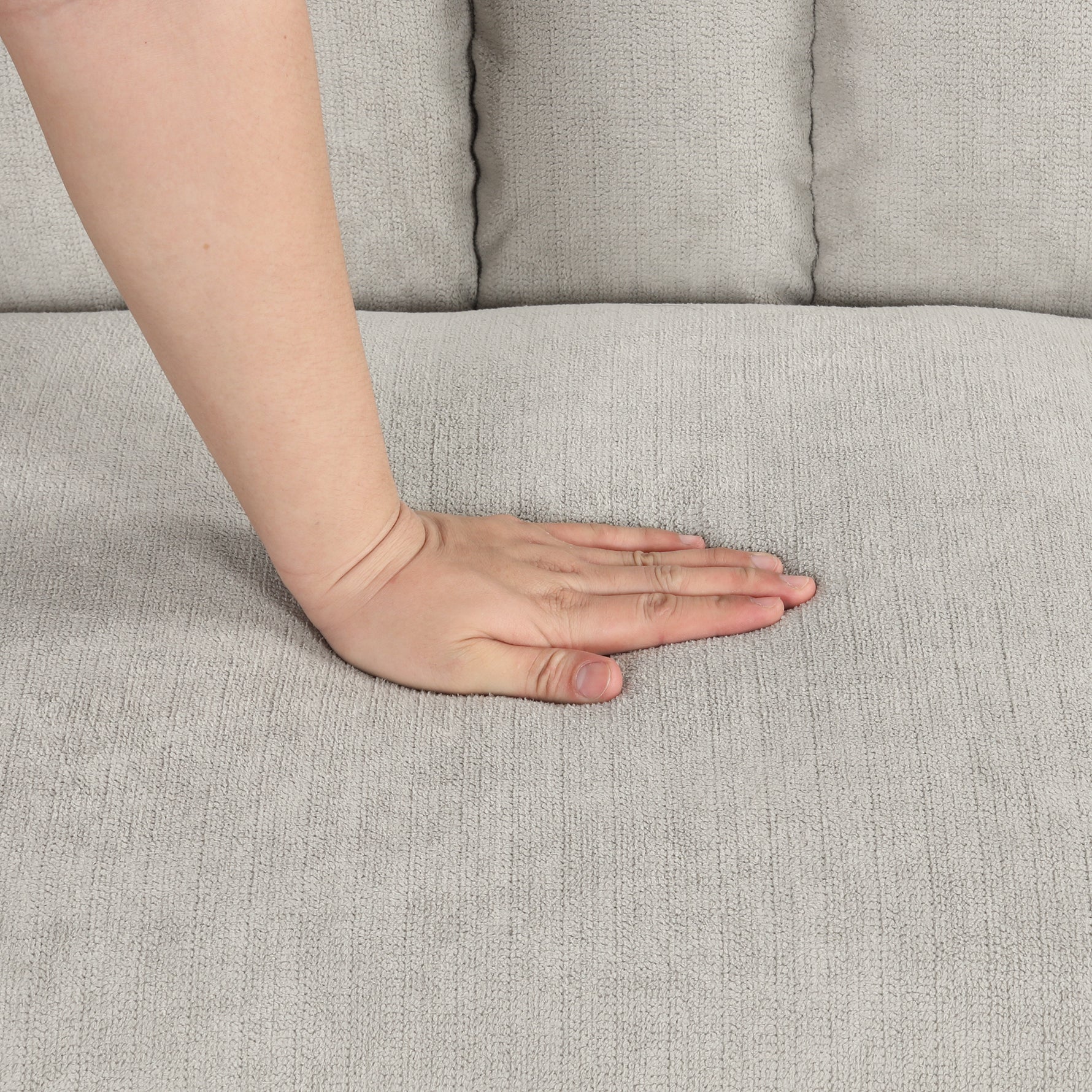 Canapé convertible U_STYLE eprolo avec coussin doux, transformable en lit pour deux personnes, assise confortable et pratique.