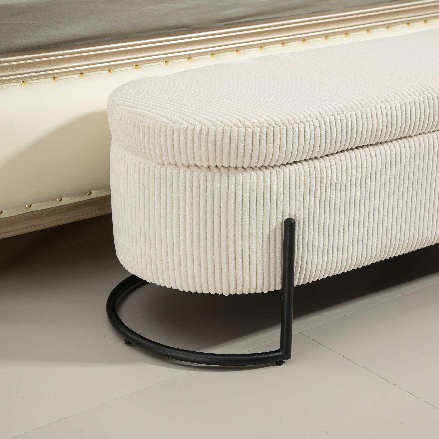 Ottoman avec coussin beige, siège de rangement eprolo, chaise coffre avec charnière de sécurité et tissu doux.