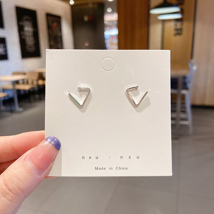 Ins Simple And Small Women's Fashion Sense Temperament Pearl Earrings