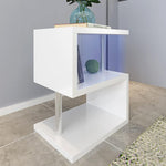 Table basse en forme de S à 3 couches, finition laquée blanche, avec rangement ouvert, port USB et éclairage LED blanc, marque eprolo.