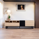 Meuble TV moderne en bois avec étagères et compartiments de rangement, conçu par eprolo.