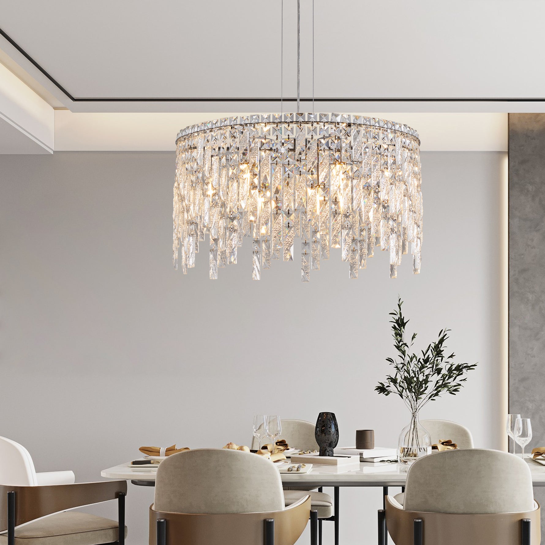 Lustre rond en cristal argenté de luxe par eprolo, avec pendentifs en verre et structure métallique brillante.