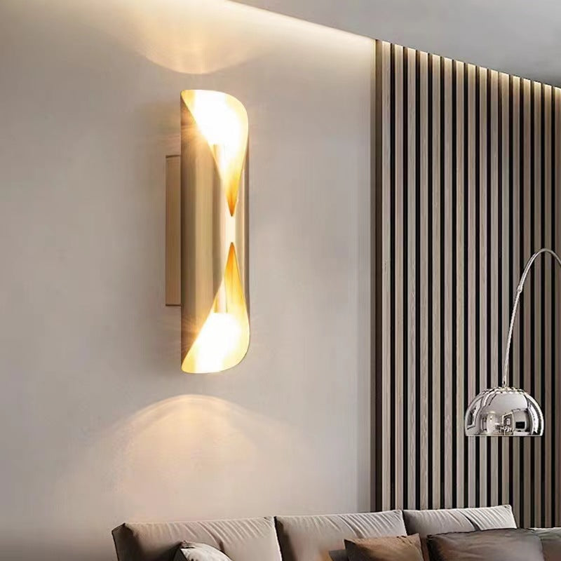 Applique murale élégante pour salon de luxe de la marque Novah, éclairage moderne et design sophistiqué.