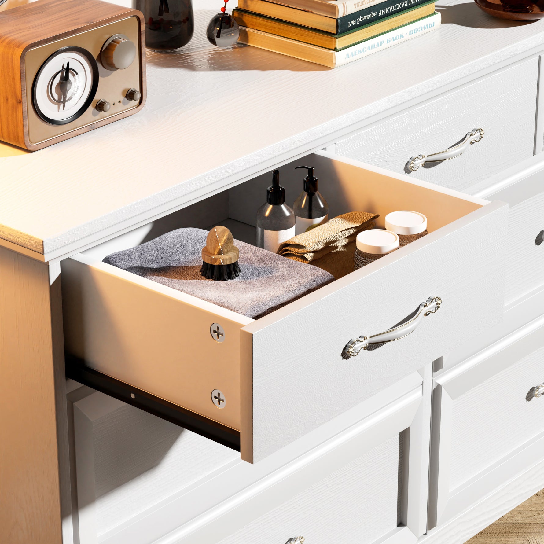 Commode moderne blanche à 3 tiroirs avec poignées métalliques, rangement pour chambre, dimensions 47,6''L x 15,7''W x 26,6''H.