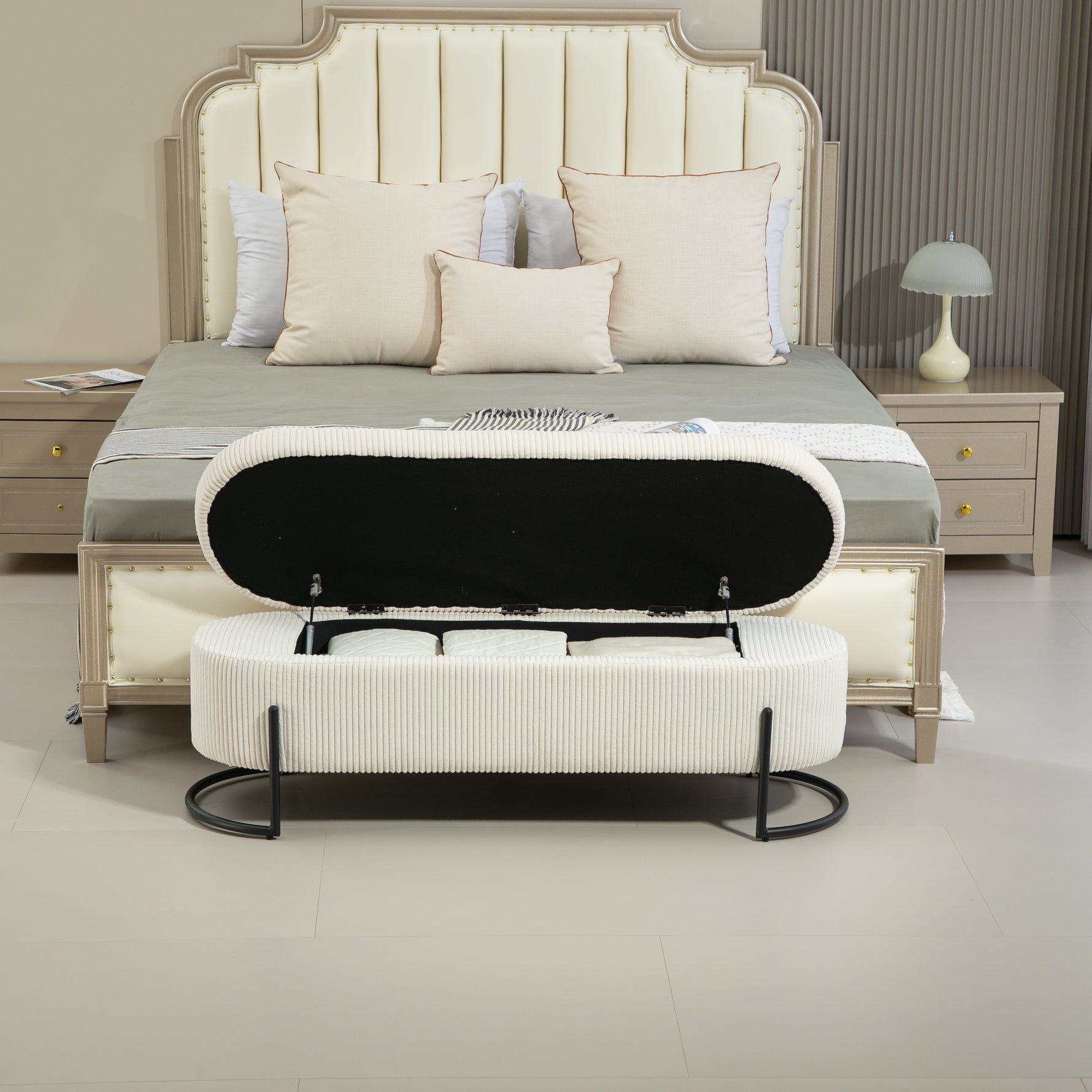 Tabouret de rangement Ottoman COOLMOR eprolo avec coussin doux, charnière de sécurité et finition beige.