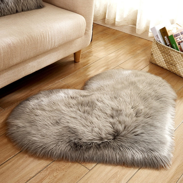 Tapis en laine artificielle en forme de cœur, doux et moelleux, idéal pour salon ou chambre, par eprolo.