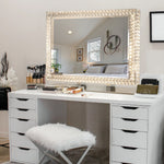 Luminaire miroir à LED avec cristaux et lumière dimmable, éclairage moderne pour salle de bain ou pièce élégante.