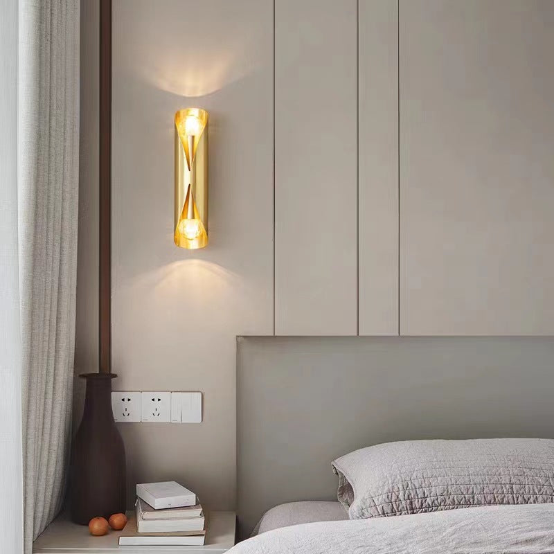 Applique murale élégante de luxe pour salon, lampe Novah, design moderne avec lumière douce et finition raffinée.