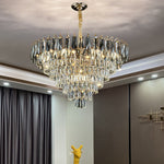 Lustre en cristal moderne pour salon, chambre ou salle à manger, design simple et élégant, marque Novah.