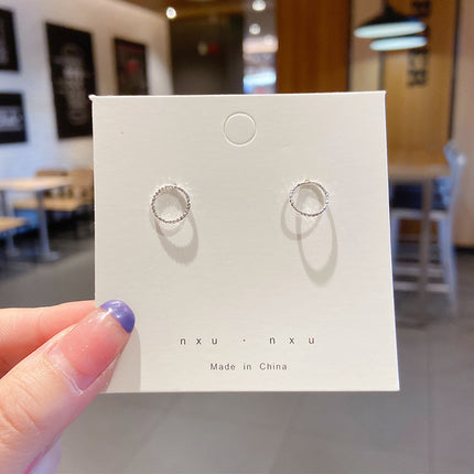 Ins Simple And Small Women's Fashion Sense Temperament Pearl Earrings