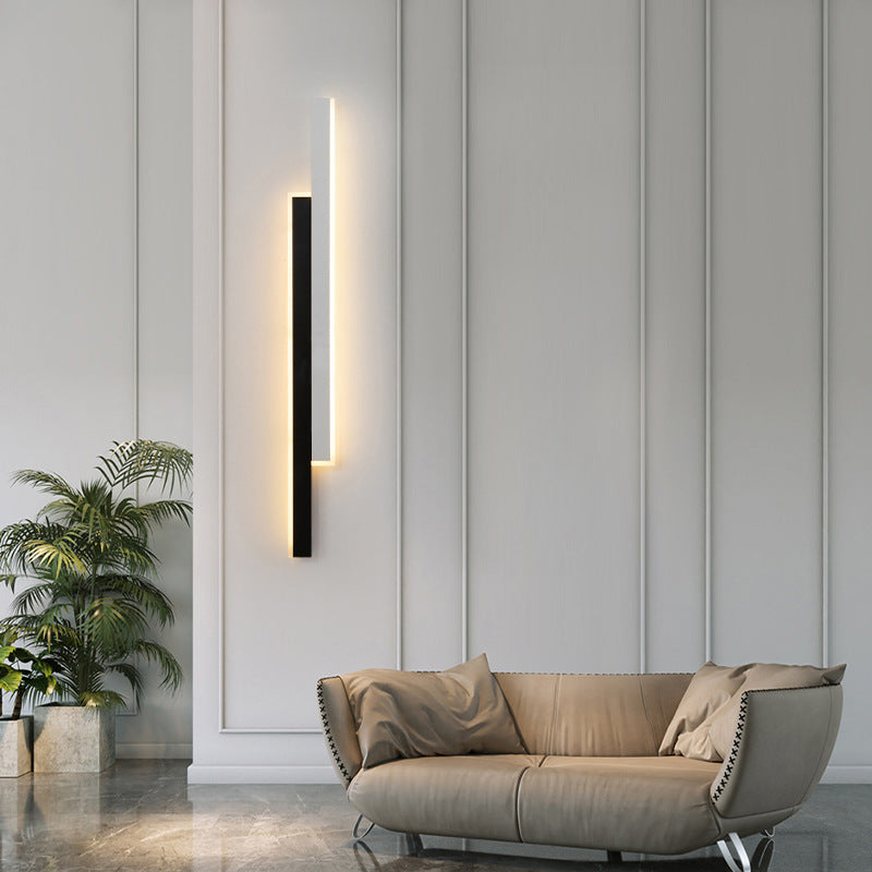 Lampe murale au design simple sans grille pour lit de côté, marque Novah, éclairage moderne et minimaliste pour chambre.