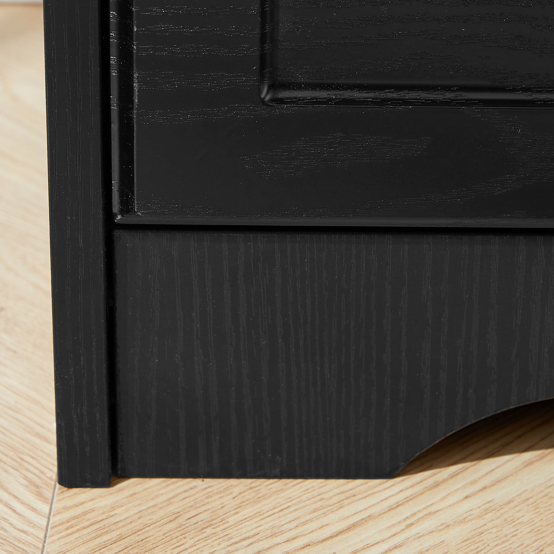 Commode moderne à 3 tiroirs et 7 compartiments, meuble de rangement pour chambre avec poignées en métal noir, dimensions 47,6" x 15,7" x 26,6".