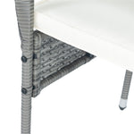 Ensemble de conversation de patio en rotin gris avec 3 pièces et coussins blancs, par eprolo, vue de l'ensemble avec fauteuils et table