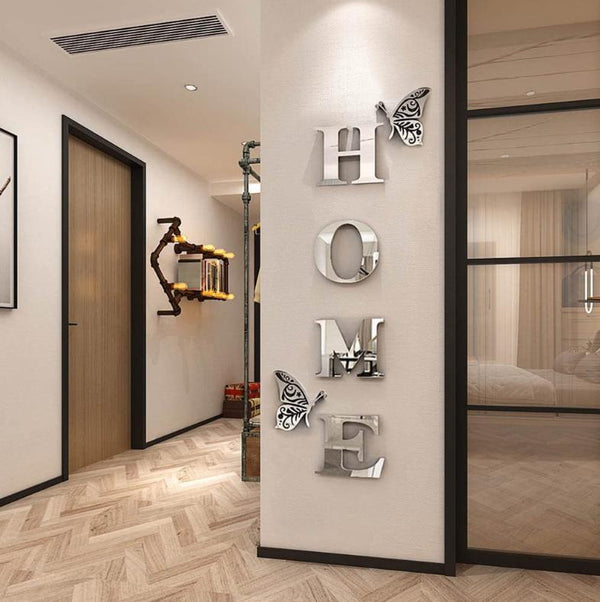 Autocollant mural en acrylique avec deux papillons et la lettre HOME pour décoration de salon ou entrée, par eprolo.