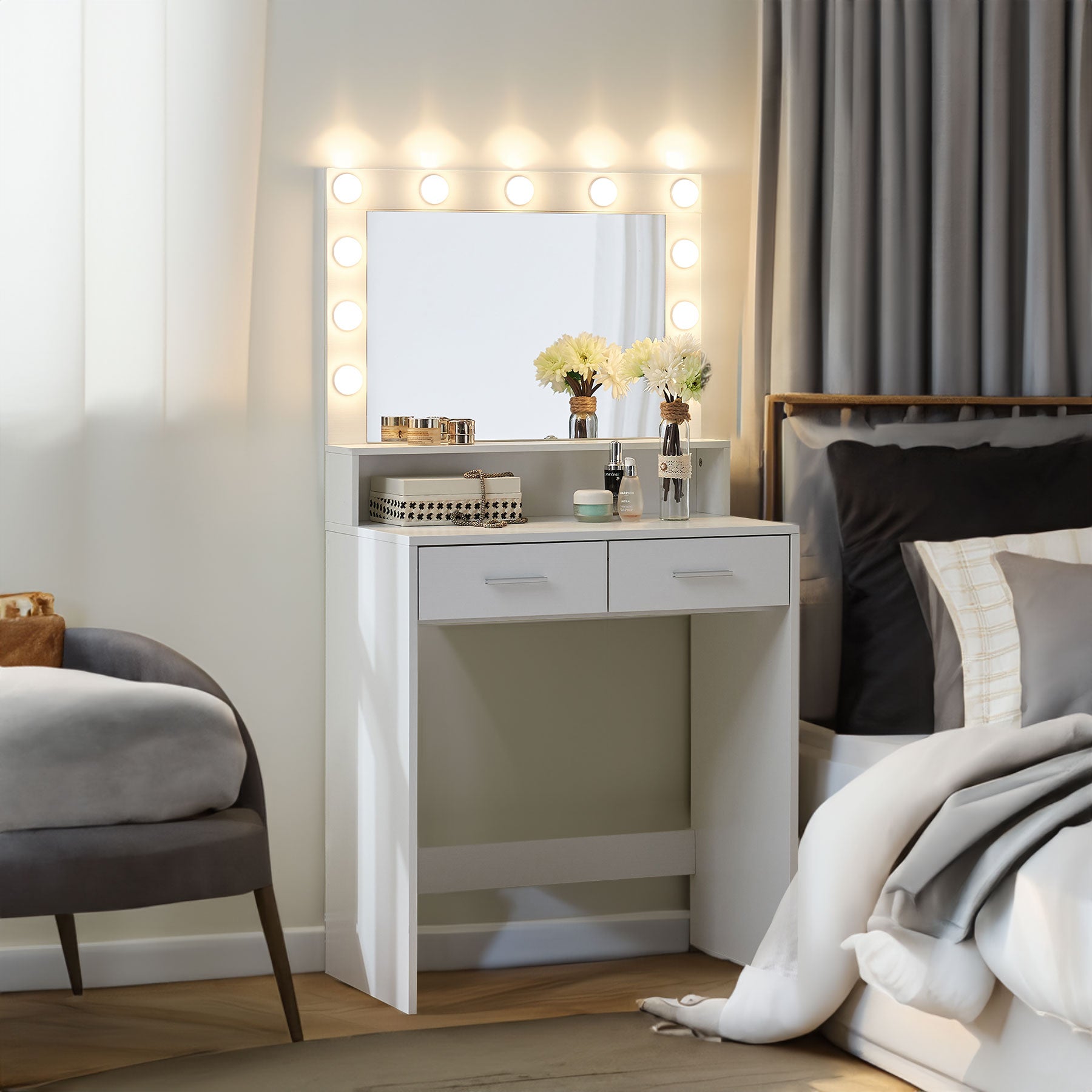 Bureau de maquillage eprolo avec miroir, éclairage intégré, surface en bois clair et espace pour accessoires beauté.