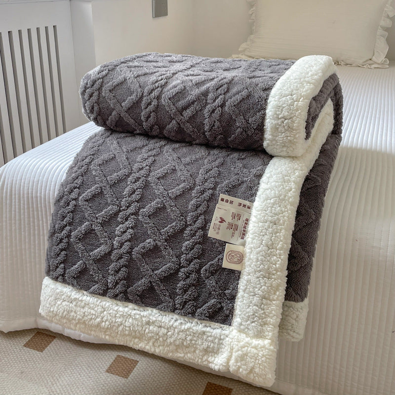 Couverture polaire double couche eprolo pour automne et hiver, douce et chaude, montrée pliée sur un lit.