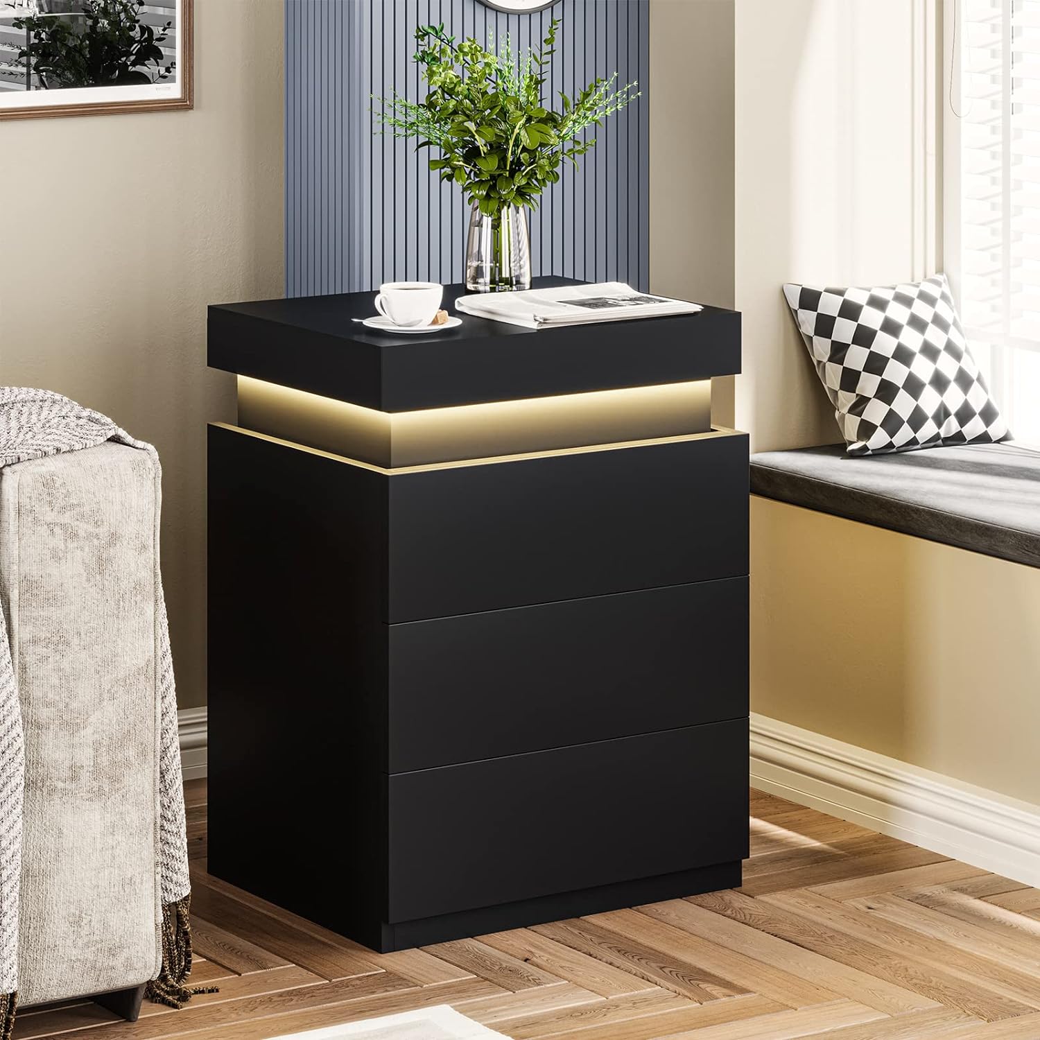 Table de chevet noire LED eprolo, moderne avec éclairage intégré, en bois ou matériau composite, vue de dessus.