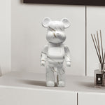 Décoration de salon avec figurine de lapin et ours violent en ornement, design unique et artistique d'eprolo.