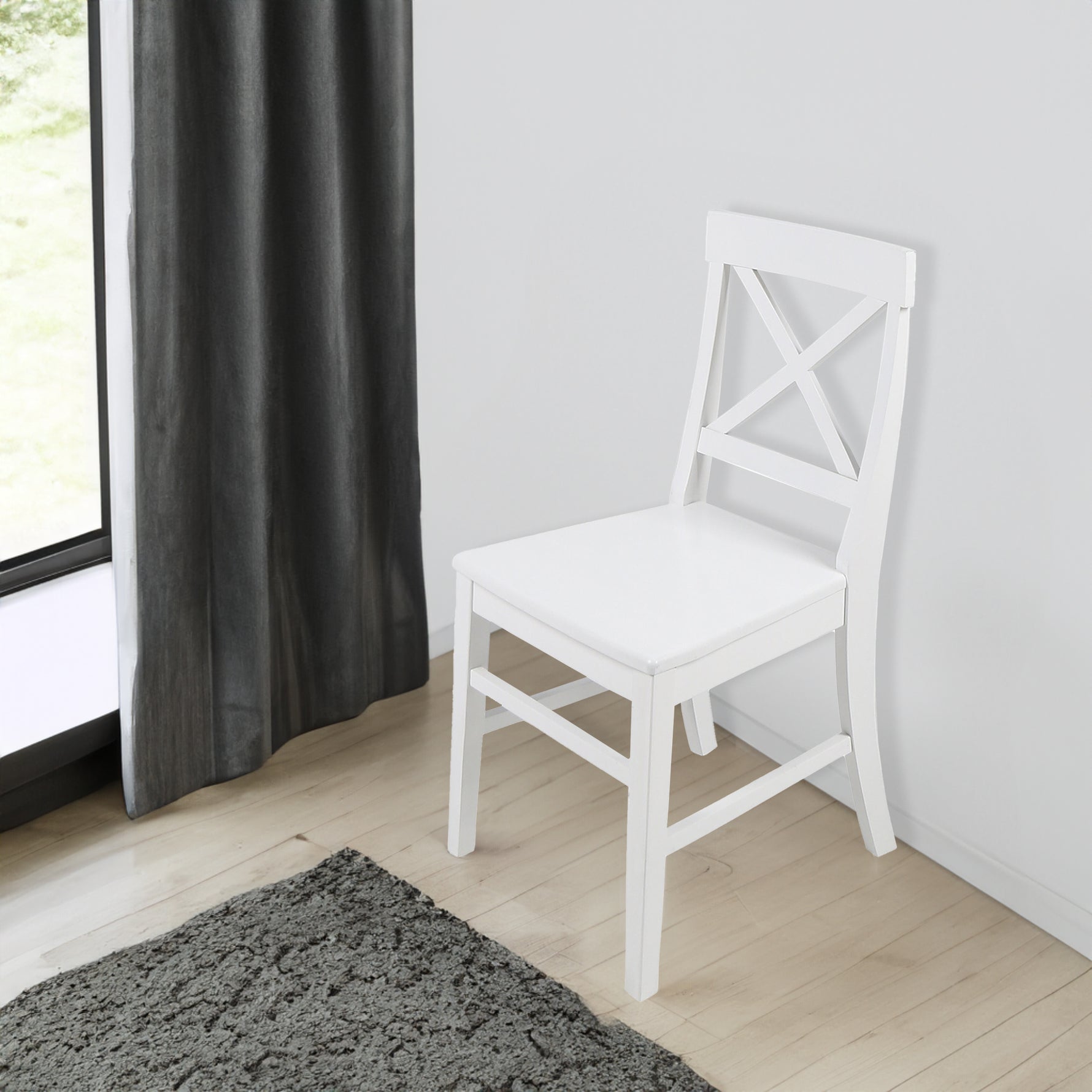 Deux chaises de salle à manger en acacia blanc eprolo, style ferme rustique, avec dossier et assise confortables.