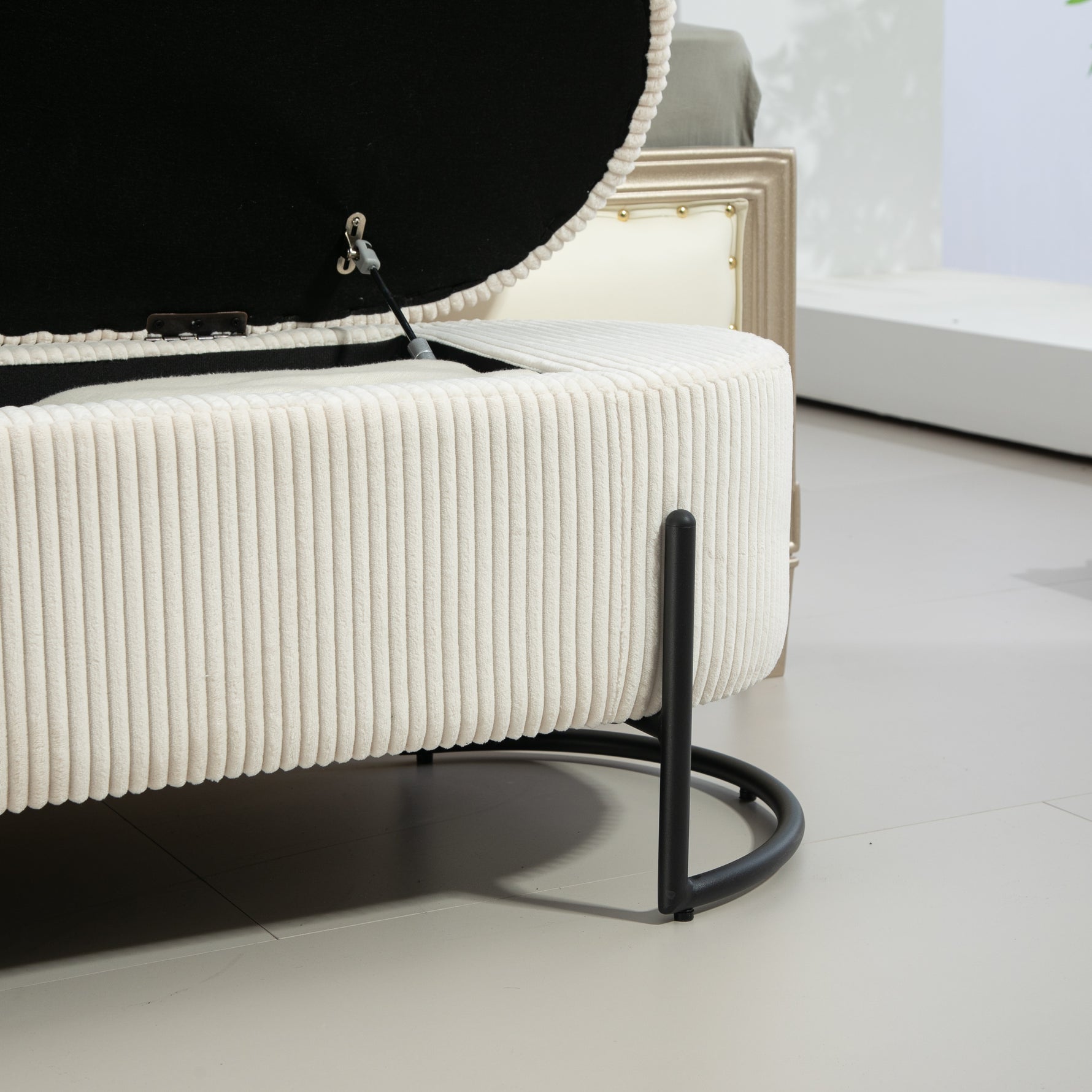 Pouf de rangement eprolo COOLMOR avec coussin doux, ouverture sécurisée et tissu beige, siège ottoman pratique et confortable.