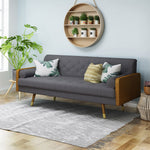 Canapé Aidan au style moderne mi-century, en tissu gris, design épuré, parfait pour salon contemporain, par eprolo