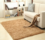 Tapis shag en laine soyeuse et douce pour intérieur, moderne, pour chambre, bébé ou salon, avec texture moelleuse et design élégant.