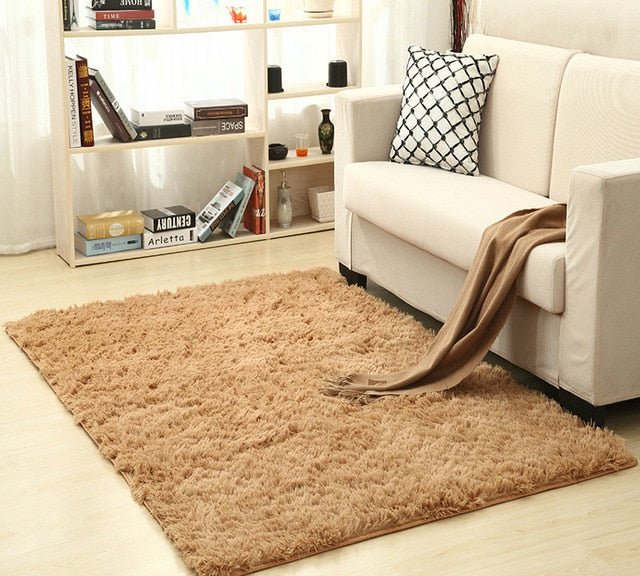 Tapis shag en laine soyeuse et douce pour intérieur, moderne, pour chambre, bébé ou salon, avec texture moelleuse et design élégant.