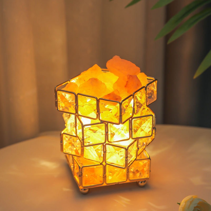Lampe de table en cristal USB eprolo avec cube magique, lumière tamisée à trois couleurs pour ambiance romantique dans une chambre.