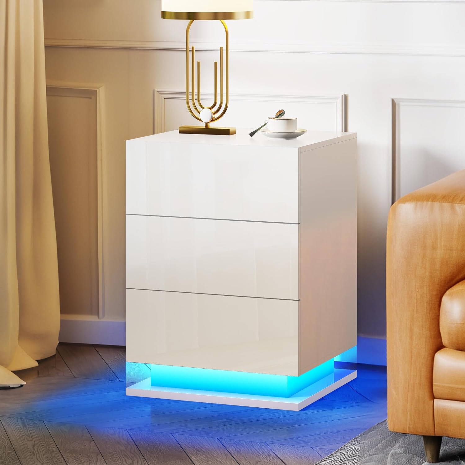 Lampe de chevet LED eprolo moderne avec finition noire, lumière douce et design élégant pour chambre à coucher.