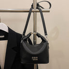 Black Without Pendant