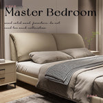 Grand lit moderne minimaliste eprolo dans une chambre principale élégante au style italien léger, avec tête de lit rembourrée.