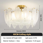 Luminaire moderne de plafond Novah, chandelier élégant avec design contemporain et abat-jours en verre transparent.