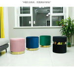 Pouf moderne en tissu de la marque Novah, mobilier ottoman élégant et confortable pour salon.