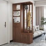 Armoire moderne Novah avec portes en bois clair et espace de rangement spacieux pour chambre élégante.