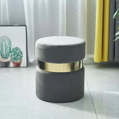 Pouf moderne en tissu Novah, mobilier ottoman élégant, assise rembourrée, idéal pour salon ou espace de détente.