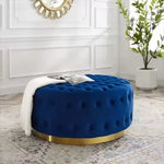 Pouf rond moderne en velours Novah, design élégant, couleur bleue, surface douce et rembourrée, idéal pour salon ou chambre.