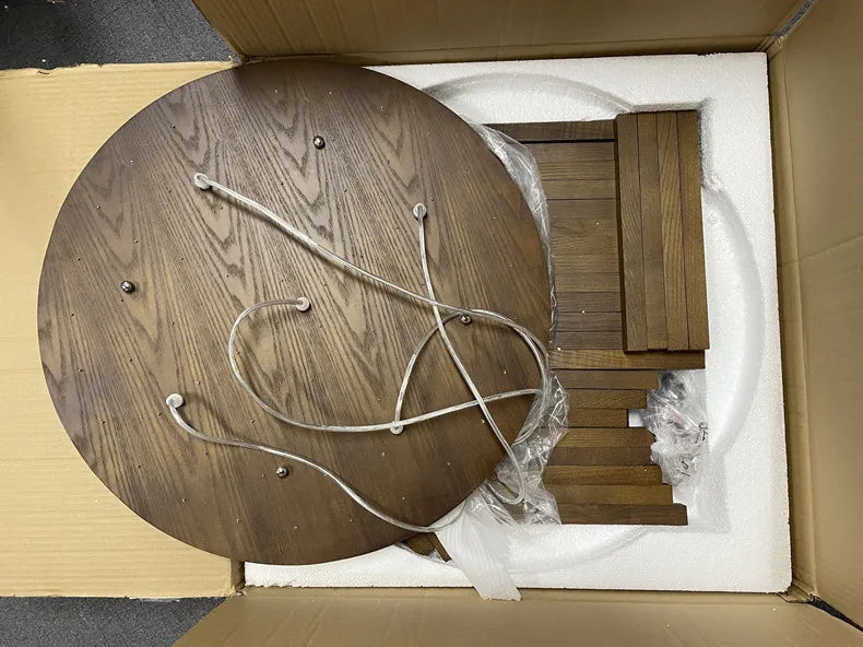 Lustre en bois de ferme pour restaurant, design rustique par Novah, avec branches en bois et ampoules suspendues, décor chaleureux.