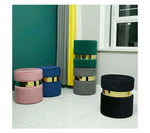 Pouf ottoman moderne en tissu Novah, mobilier élégant pour salon ou espace détente, couleur neutre et design épuré.