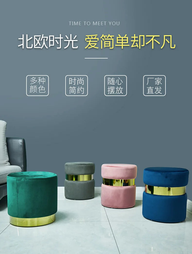 Pouf moderne en tissu de la marque Novah, mobilier ottoman élégant et confortable pour salon ou espace détente.