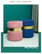 Pouf moderne en tissu de la marque Novah, fauteuil ottoman élégant et confortable pour salon ou espace de détente.